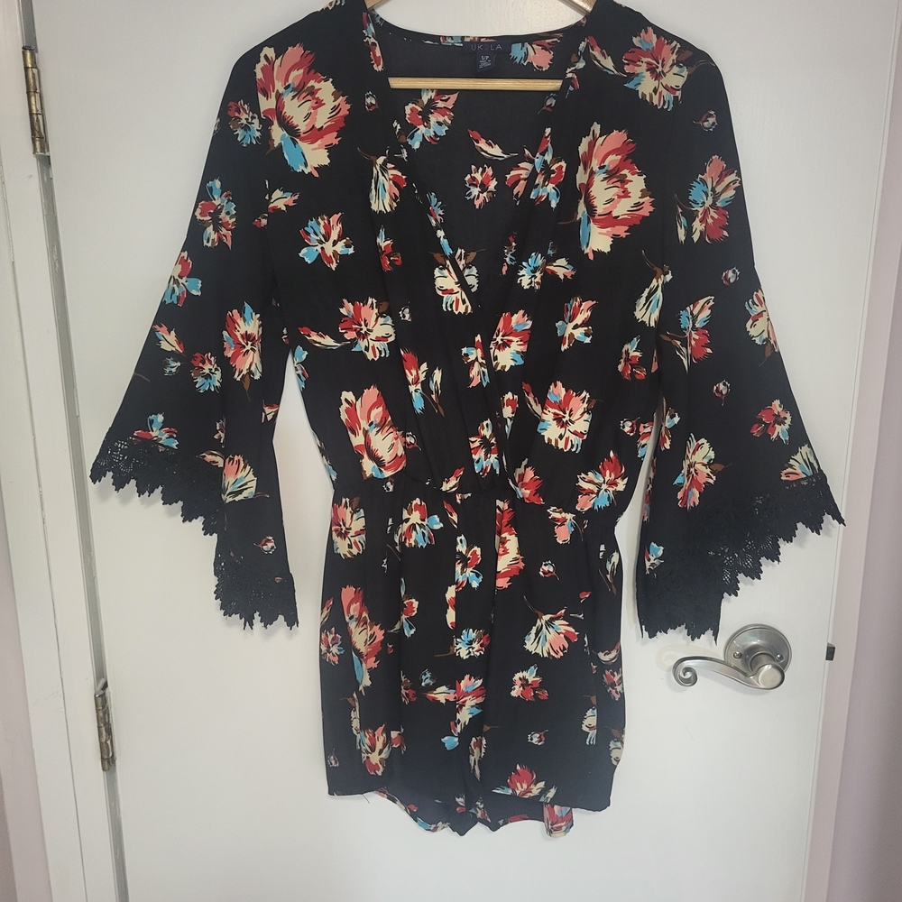 UK2LA Black Floral Blouse with Lace Trim